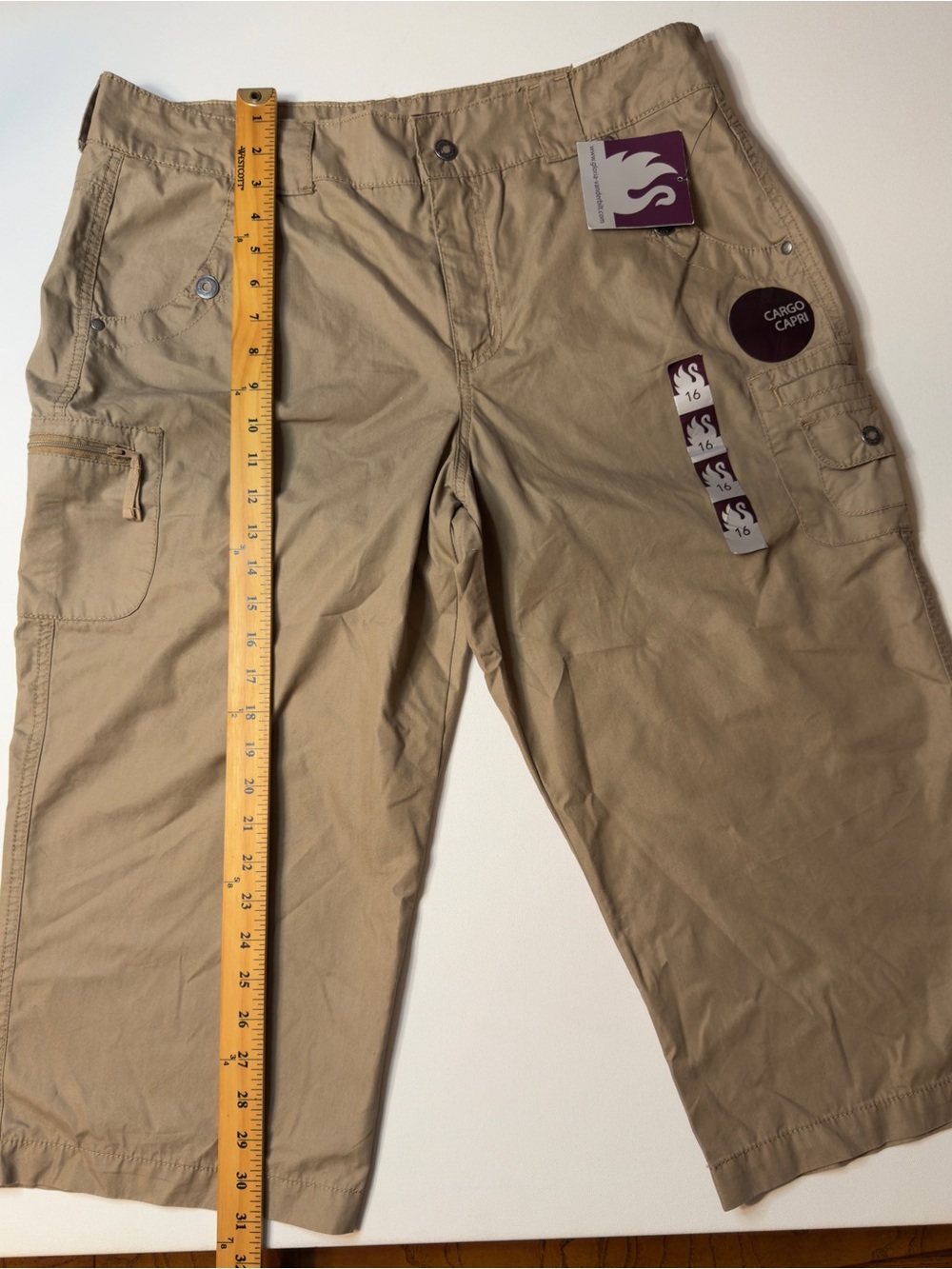 NWT Women's Gloria Vanderbilt Cargo Capri Pants in Khaki Size 16/19" Inseam - Picture 2 of 11